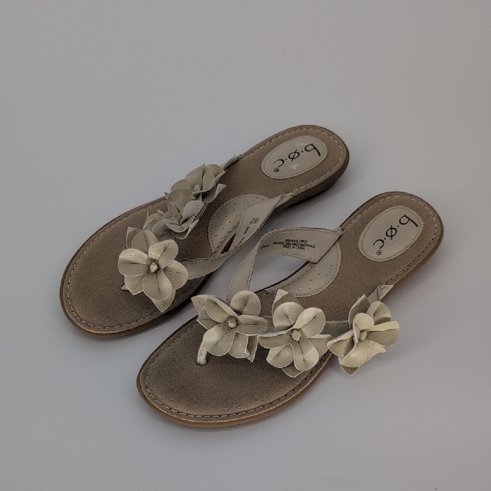 b.o.c Born Concept Flower Applique Thong Sandal | Size 10 M | Cream Off-White